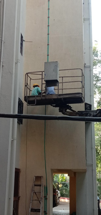 Lightning arrester downtake conductor installation